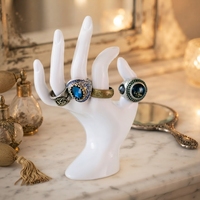 Présentoir à bijoux populaire en plastique carré simple, support pour bagues, bracelets et montres