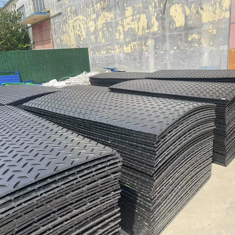 เสื่อป้องกันถนนแผ่นรองสำหรับแท่นขุดเจาะ HDPE รถก่อสร้างแผ่นปูถนนชั่วคราว4*8