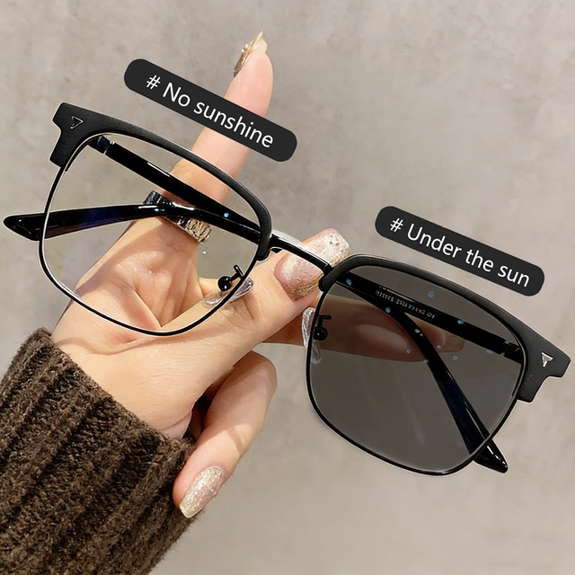 Light Sensitive Color Changing Myopia Glasses with Half Frame Eyebrow Holder Fashionable Men's Retro Large Frame Flat Lens