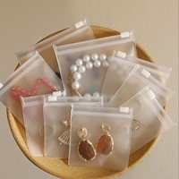 Sacs d'emballage de bijoux personnalisés en plastique avec logos petite pochette à bijoux en PVC givré transparent sac à fermeture éclair pour grandes boucles d'oreilles