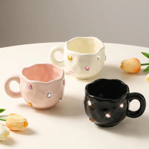Taza de café de cerámica con incrustaciones de diamantes de alta calidad, estilo adorable, color sólido, taza para parejas que derretirá el corazón de cualquier chica. - Product Image 1