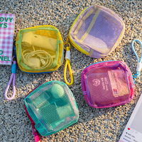 Sac de rangement en maille portable en forme de cube, style Instagram, thème dopamine, pour les voyages en plein air ; Trousse de toilette et de maquillage multifonctionnelle