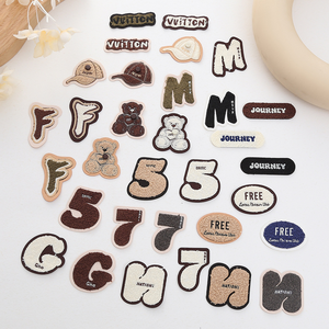 Erkoumi <span class=keywords><strong>Patchwork</strong></span> brodé multifonctionnel Delta Sigma Thêta Autocollant de dessin animé Numéro Lettre Embroid Patch personnalisé pour tissu - Product Image 1