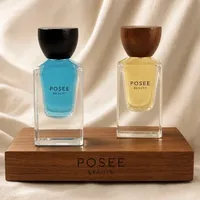 Flacon de parfum rectangulaire élégant à marque privée avec couvercle en bois naturel 30ml 50ml 100ml Surface transparente Pompe à brume fine vide