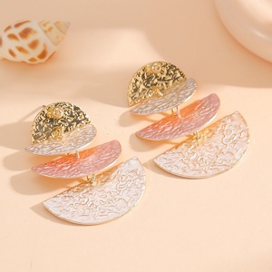 Boucles d'oreilles en métal Jingciren, design tendance et élégant, géométriques, demi-cercle, exagérées, pour fabricants, vente en gros - Product Image 4