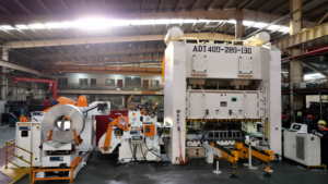 HAIWEI 3-in-1 ontrol-, richt- en toevoermachine voor perslijn plaatbewerking, 5T capaciteit, 15m/min toevoersnelheid - Product Image 3