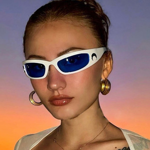 Gafas de Sol Deportivas Modernas Millennium para Mujer, Gafas de Sol con Diseño Lunar, Estilo Futurista, Tecnología de Vanguardia, Estética de los 90 y 2000 - Product Image 3