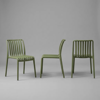 Chaise de salle à manger ergonomique moderne en plastique vert, légère, empilable, pour l'extérieur et l'intérieur, idéale pour la maison, l'hôtel, l'appartement
