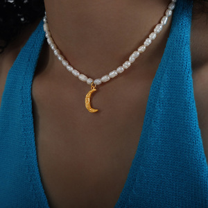 Collar de Perlas Naturales de Agua Dulce con Colgante de <span class=keywords><strong>Luna</strong></span>, Chapado en Oro de 18K, Cadena de Acero Inoxidable, Estilo Minimalista, Joyerí<span class=keywords><strong>a</strong></span> de Lujo con Encanto Romántico - Product Image 6