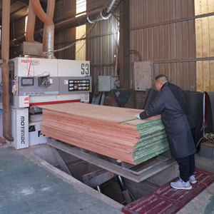Planche de contreplaqué en <span class=keywords><strong>noyer</strong></span> <span class=keywords><strong>noir</strong></span> pour meubles et matériaux en bois, fournie par l'usine - Product Image 1