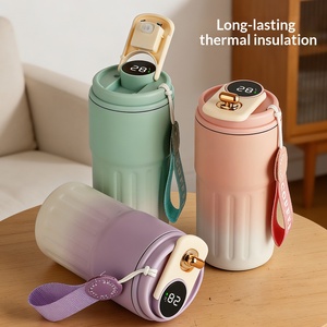 แก้วกาแฟแฟชั่นไล่เฉดสีแบบกำหนดเอง แก้วเก็บความร้อนสแตนเลสแบบพกพาพร้อมสายรัด เป็นของขวัญ - Product Image 3