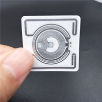 Étiquette de puce RFID à double fréquence UHF NFC 28x28mm EM4423 Matériel papier 13,56 MHz