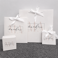 Sac cadeau en papier recyclé de qualité supérieure blanc personnalisé avec impression de logo pour les marques de mode