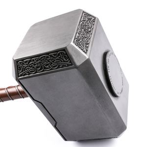 Réplique réelle du marteau de <span class=keywords><strong>Thor</strong></span> Mjolnir en résine à l'échelle <span class=keywords><strong>1</strong></span>:<span class=keywords><strong>1</strong></span>, accessoire de cosplay du film Avengers, avec présentoir en plastique - Product Image 5