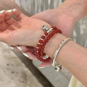 สร้อยข้อมือแมวนำโชคอาเกตสีแดงธรรมชาติ เงินแท้ S925 ดีไซน์หรูหราสำหรับผู้หญิง แบบสองวง ใส่ได้ทุกวัน - Product Image 3