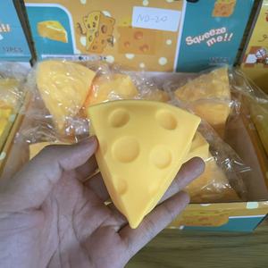 Juguetes Antiestrés de Queso Squishies, Lindos y Populares, Listos para Enviar, para Niños y Adultos, Cubo de Pan Squishy - Product Image 4