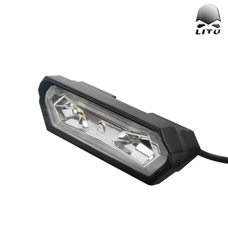 สีเหลืองและสีขาว