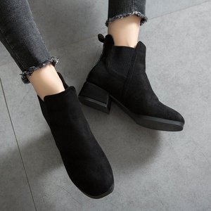 Bottines <span class=keywords><strong>Chelsea</strong></span> en daim élastique pour femmes, bout rond, talon bas, style vintage, pour le quotidien, hiver, décontractées, OEM ODM, vente en gros - Product Image 3