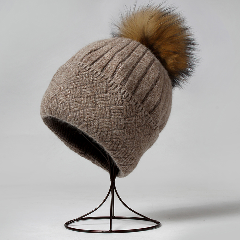 Kaki foncé avec pompon