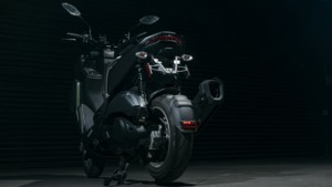 Système d'éclairage de moto Yamaha Force2.0 Feu d'avertissement Feu arrière rouge fabriqué à Taiwan - Product Image 2