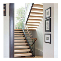 Escalier droit moderne à poutres en acier double face avec rampe en verre, écologique, pour usage intérieur en appartement ou hall