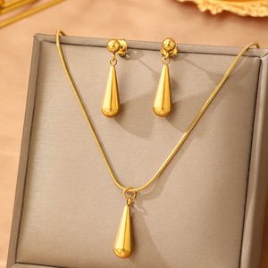 Juego de Joyería de Lujo 2026 Sin Caja, Chapado en Oro, Acero Inoxidable, Collar y Aretes Geométricos para Mujer - Product Image 1