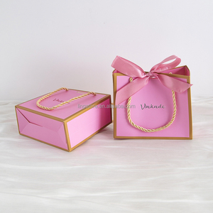 Bolsa de Papel Rosa Delicada de 14*6*12cm con Borde Dorado, Bolsas de Regalo para Joyería con Asa de Listón Dorado - Product Image 4