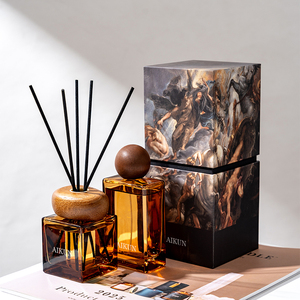 Aikun Low MOQ Fast Response 1000ml Clear Round Glass Gold Printed Logo <b>Reed</b> <b>Diffuser</b> Set Cream Box Custom Lasting Scent for Shop - Product Image 4