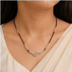 Collar Mangalsutra de Oro de 22K para Mujer, Elegante Cadena de Oro con Cuentas Negras, Colgante de Diseño con Diamantes, Estilo Tradicional para Uso Diario - Product Image 5