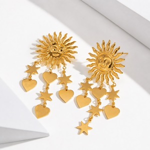 Boucles d'oreilles pendantes Cœur et Étoile en Acier Inoxydable Plaqué Or 14K sous Vide, Bijoux Fantaisie - Product Image 1