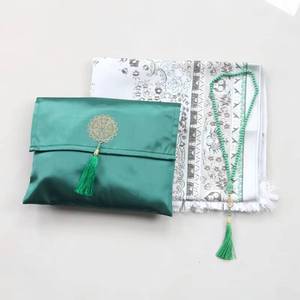 Alfombra de Oración Musulmana Plegable de Satén con Diseño Floral, Juego Completo con 33 Cuentas Tasbih, Antideslizante 70x110cm y Bolsa de Almacenamiento - Product Image 1