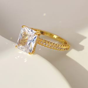 Anillo de Eternidad con Circonitas Baguette Brillantes y Chapado en Oro de 18K para Mujer, Ideal para Aniversario - Product Image 4
