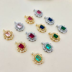 Pendentif géométrique en zircon taille émeraude avec breloques en cristal, pour usage quotidien, serti clos en cuivre plaqué, Yiwu Hiver 2024 - Product Image 1