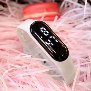 <span class=keywords><strong>Orologio</strong></span> <span class=keywords><strong>Digitale</strong></span> LED Sportivo <span class=keywords><strong>da</strong></span> Esterno Impermeabile con Touchscreen, Nuovo Modello 2026, Vendita all'Ingrosso, Unisex per Ragazzi, Ragazze, Bambini e Donne - Product Image 1