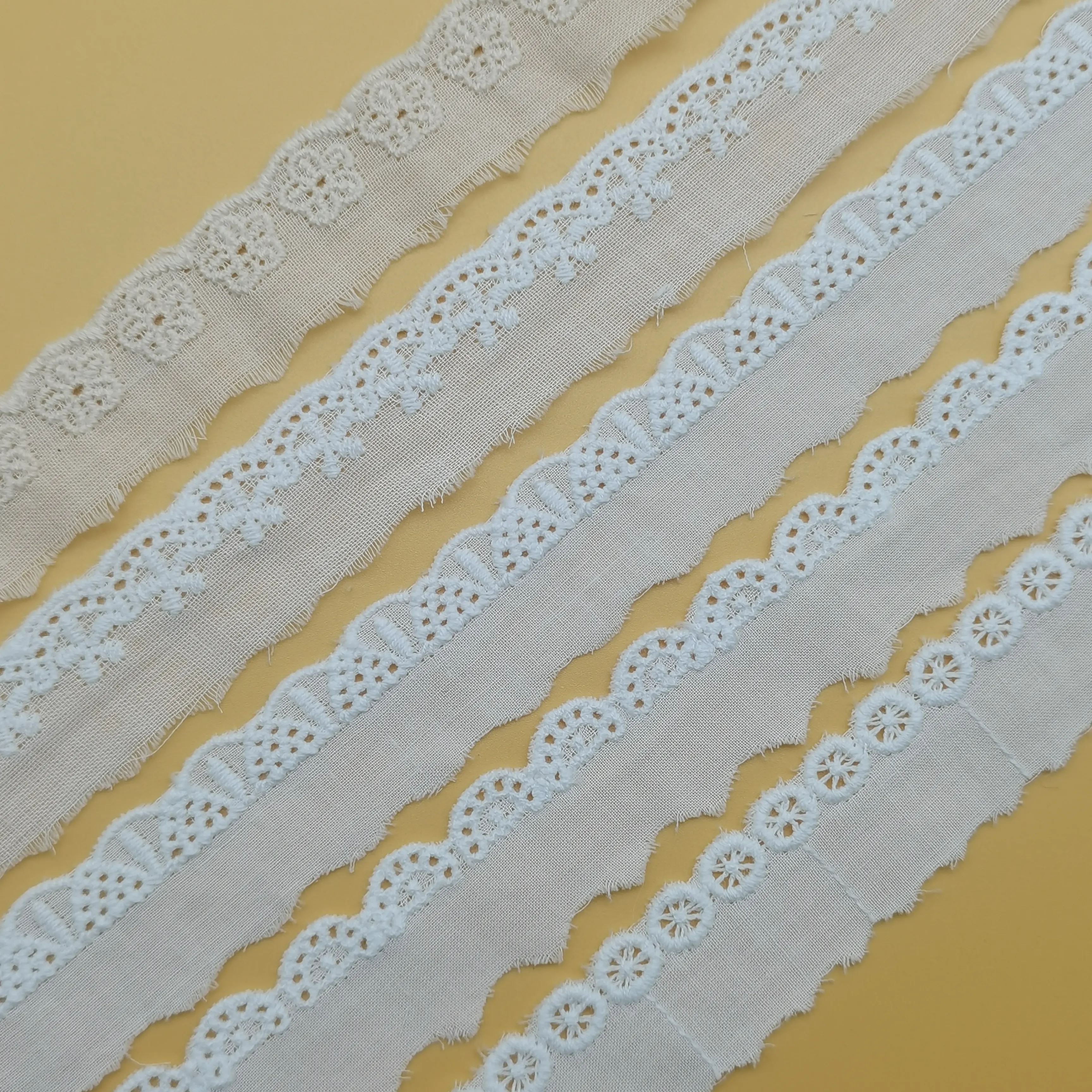 Direct Sale 100% Cotton Swiss Voile Lace Fabric Low Price 3D White Eyelet Lace Border Trim 2 cm Embroidery Women's Pet Clothes