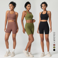 Ensemble de sport et yoga personnalisé OEM ODM pour femmes, comprenant un short cycliste froncé aux fesses et un haut, idéal pour l'entraînement et la gym