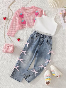 Set di Abbigliamento Estivo per Bambine, Casual con Motivo Fragola per Uso Quotidiano - Product Image 1