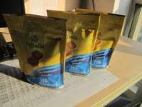 Machine de remplissage et de scellage verticale VFFS automatique à commande PLC haute vitesse pour sachets alimentaires en plastique/papier avec fermeture éclair, pochettes refermables et Doypack