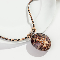 Prix usine loisirs plaqué or Ccb perles cuir corde grande coquille naturelle personnalité collier pour les femmes