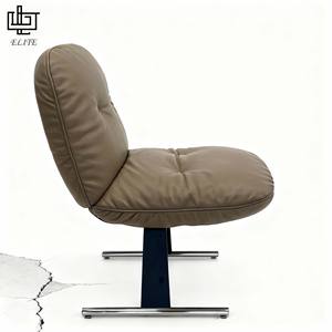 Bộ sáu ghế ăn bằng da hiện đại dành cho nhà truyền thống, với chỗ ngồi bọc vải màu be và chi tiết chạm khắc. - Product Image 3