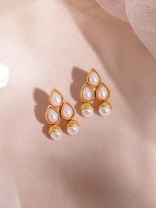 Conjunto de collar de Gargantilla hecho a mano contemporáneo con cuentas de perlas blancas chapadas en oro Ropa de fiesta para compromiso de boda y Aniversario - Product Image 2