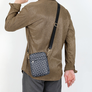 Sac bandoulière mini format en cuir PU imperméable pour homme, design tendance, prix de gros - Product Image 4