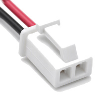 Harnais de câbles de stockage d'énergie rouge et noir à 2 conducteurs avec connecteur blanc et fils nus pour l'utilisation dans les packs de batteries et le câblage ESS