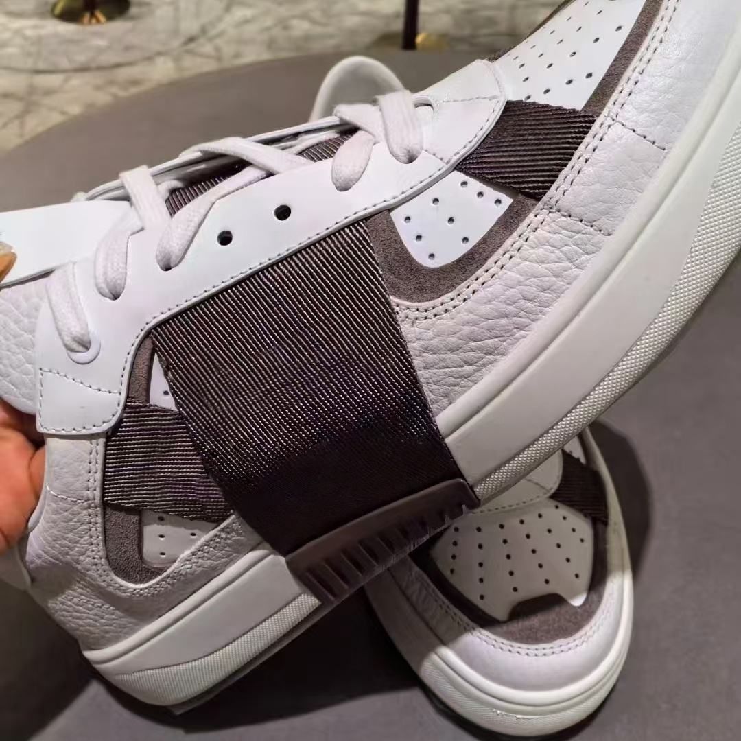 สีเทา-น้ำตาล