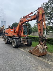 Excavatrice sur chenilles hydraulique d'occasion Doosan DH150 de 15 tonnes, fabrication coréenne, en bon état de fonctionnement. - Product Image 2