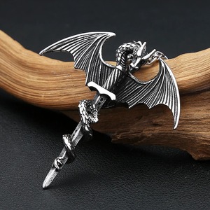 Yunnique – collier avec pendentif épée de dragon en acier inoxydable, bijoux à la mode pour hommes, cadeau, chaîne de 60cm, ton argenté - Product Image 2