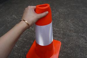 450mm Nouveaux cônes de signalisation colorés en caoutchouc amovibles à haute réflexion - Product Image 5