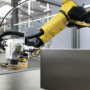 Sistema di saldatura a filo laser per robot FANUC M-20iD/25, nuova generazione, con servomotore per trazione filo, saldatura di alta qualità per lamiere e scatole - Product Image 1