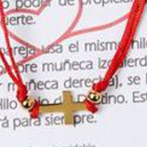 El Hilo Rojo Ciondolo Unisex Fatto a Mano in Acciaio Inossidabile con Croce e Filo Rosso, Amuleto di Protezione e Buona Fortuna - Product Image 4