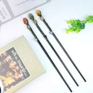 批发水晶巫术供应商手工制作女巫棒愈合水晶石魔术棒派对装饰品 - Product Image 3